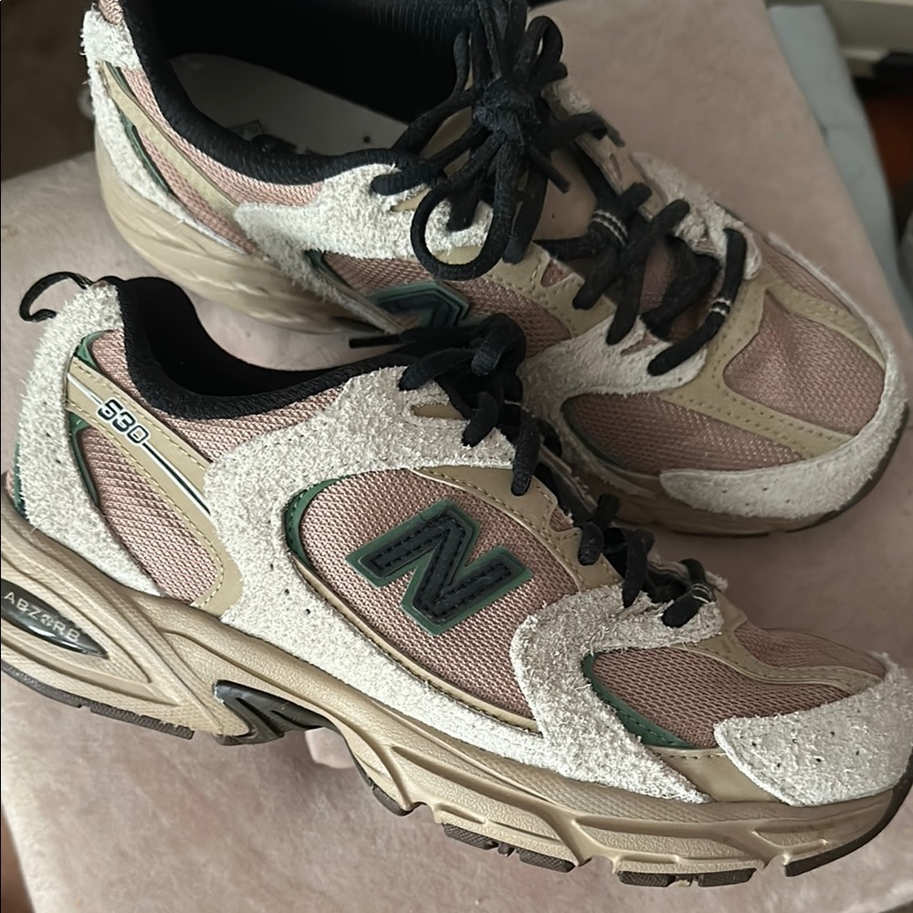 New Balance 530 Sneakers in Beige and Green